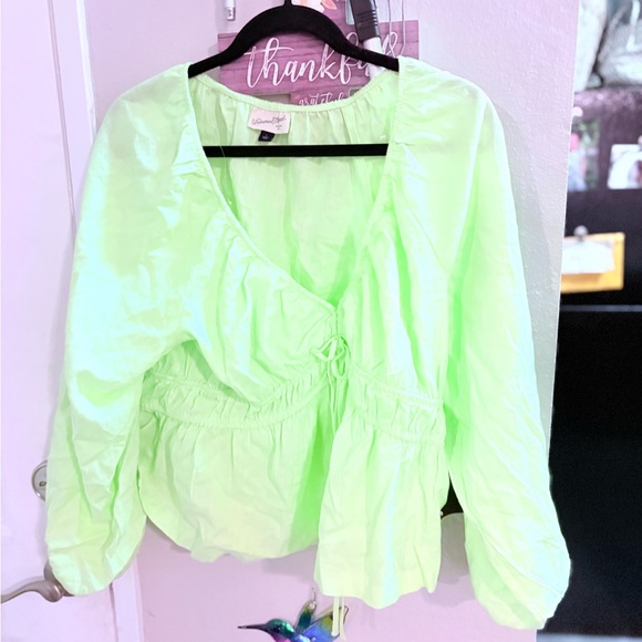 Universal Thread Tops - Universal Thread Light Green Blouse
